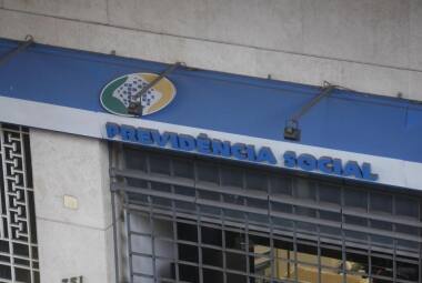 ASSEDIO A APOSENTADOS