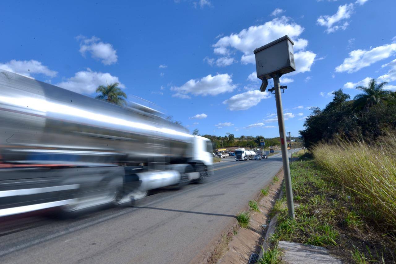 Equipamentos auxiliam na fiscalização e redução da velocidade.