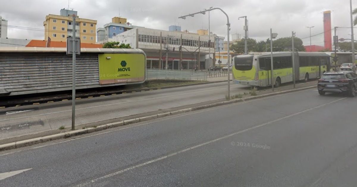ônibus MOVE na Avenida Antônio Carlos 