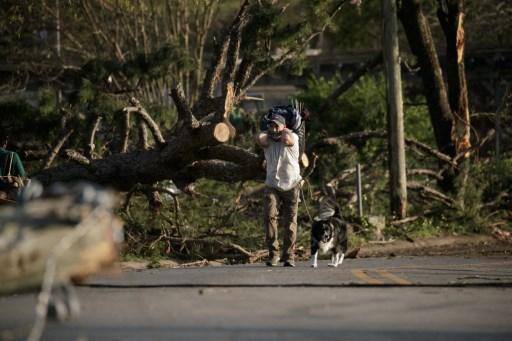 Tornado mata 3 pessoas no Arkansas (EUA)