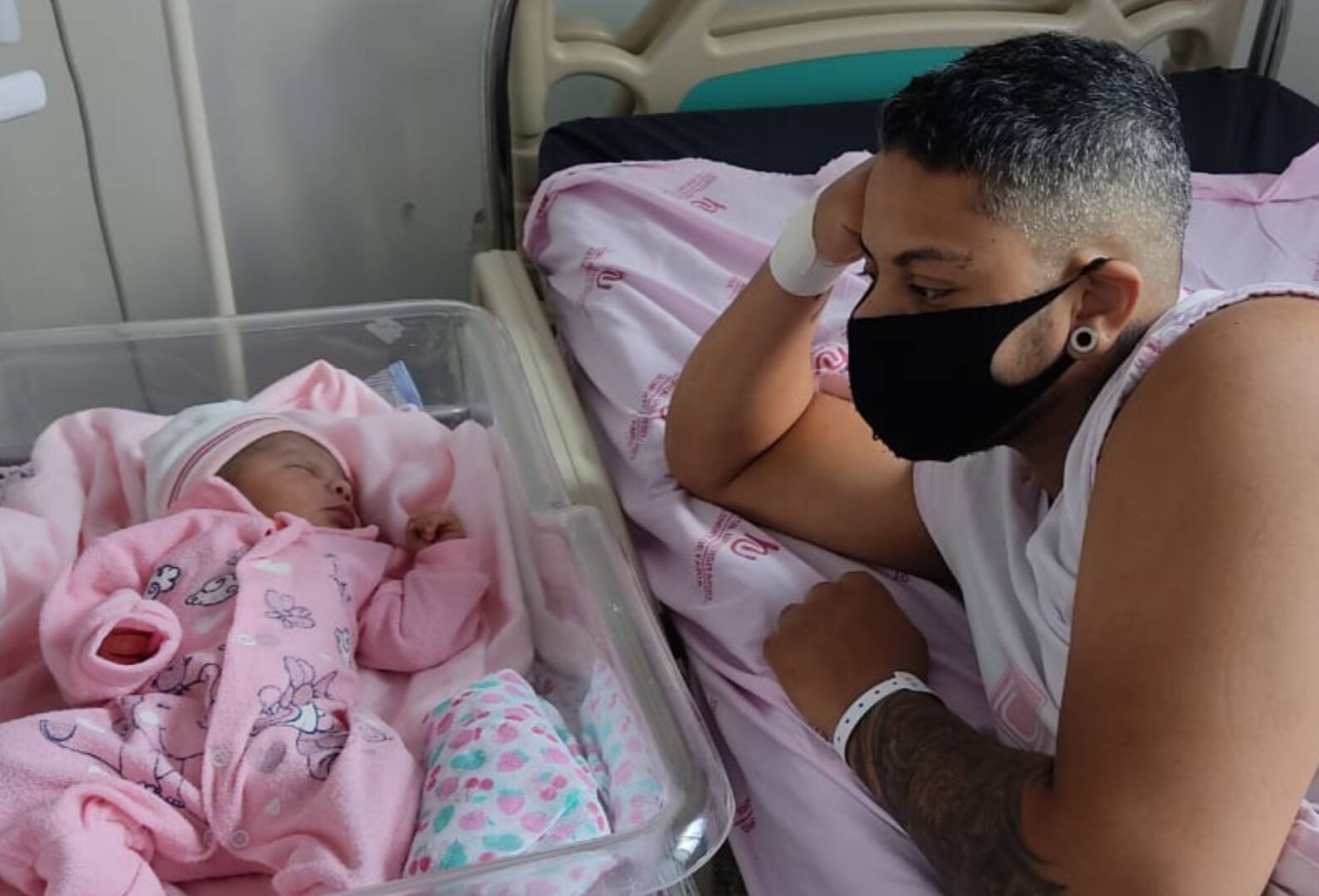 A bebê Isabella Victória Martins da Silva foi a primeira recém-nascida a ter a Declaração de Nascido Vivo (DNV) registrada em nome de pessoas com gênero diferente daquele designado ao nascimento na região