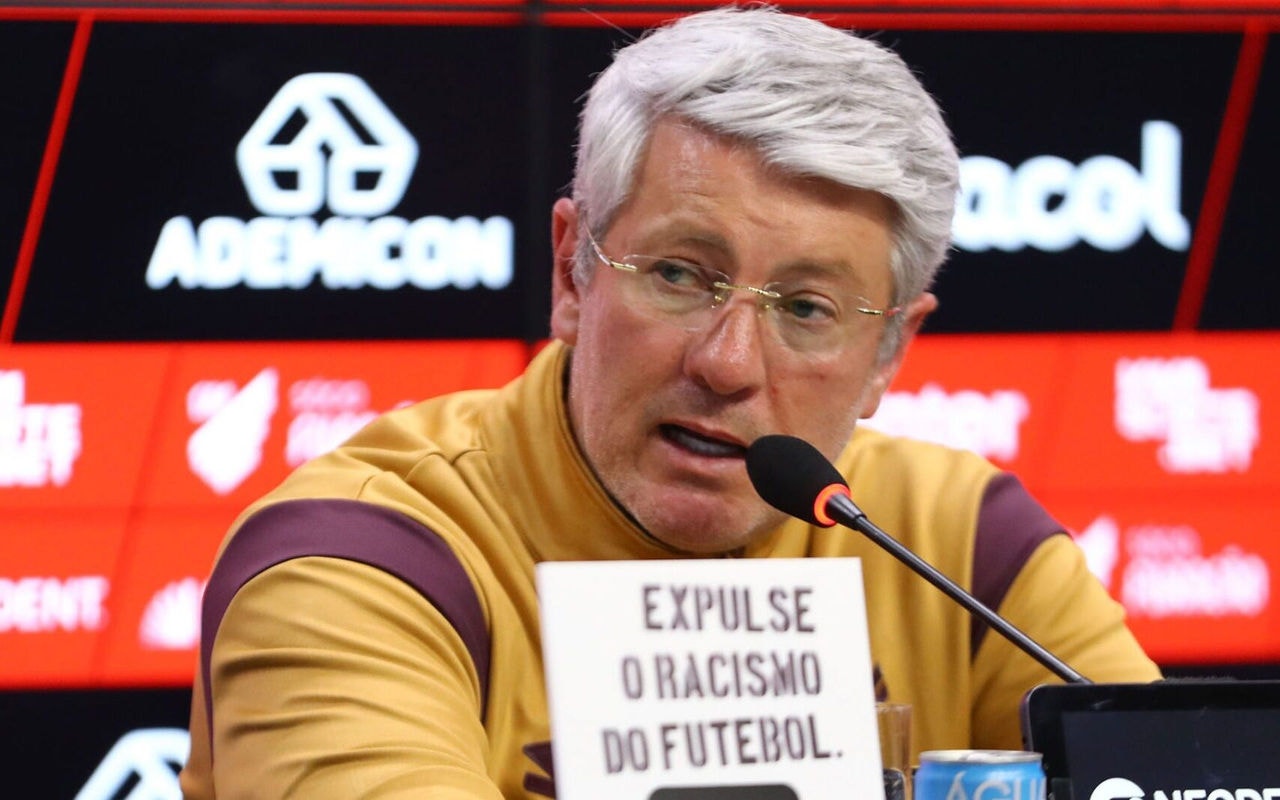 Odair Hellmann, técnico do Athletico, concede entrevista coletiva. Foto: José Tramontin/Athletico
