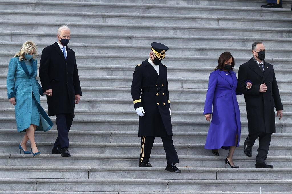 Kamala usa peças de estilistas negros na posse; Biden vai de Ralph Lauren