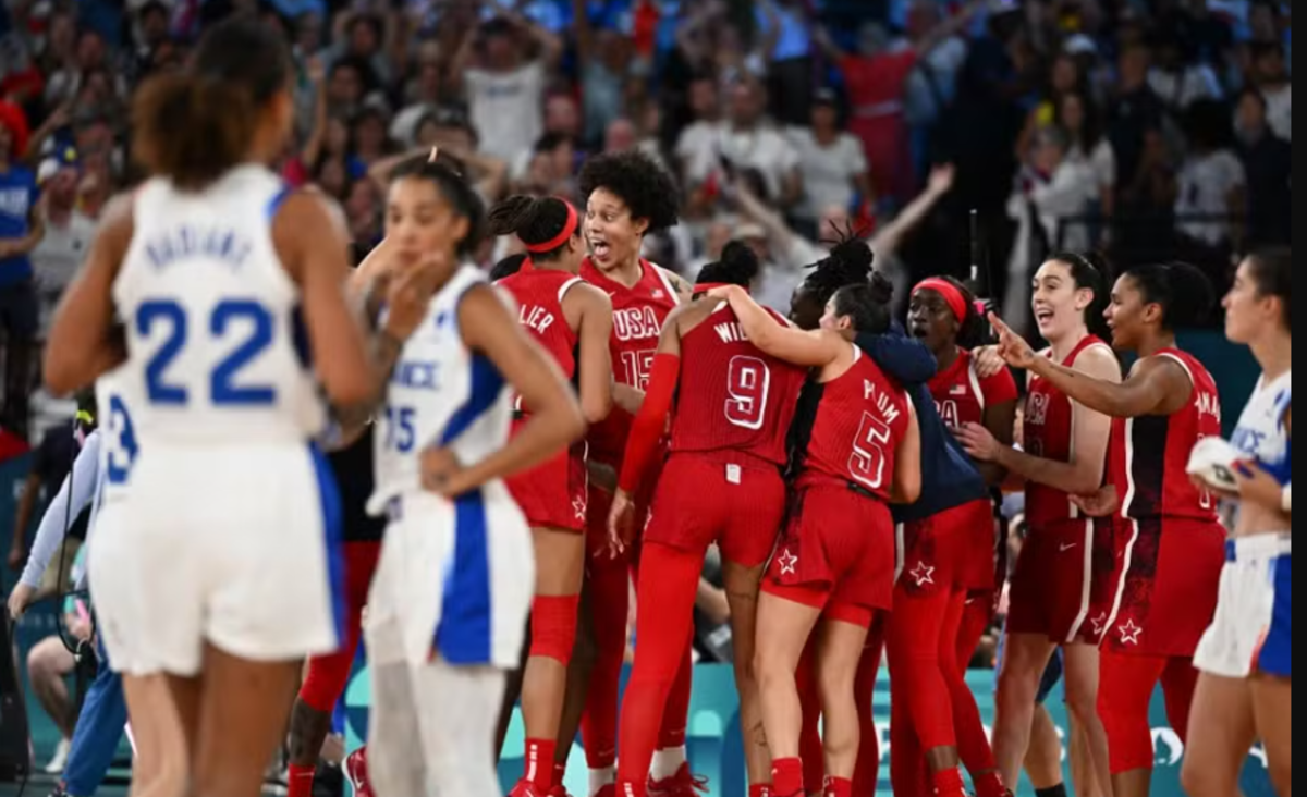 A seleção feminina de basquete dos Estados Unidos suou para fazer história neste domingo (11), último dia dos Jogos Olímpicos de Paris