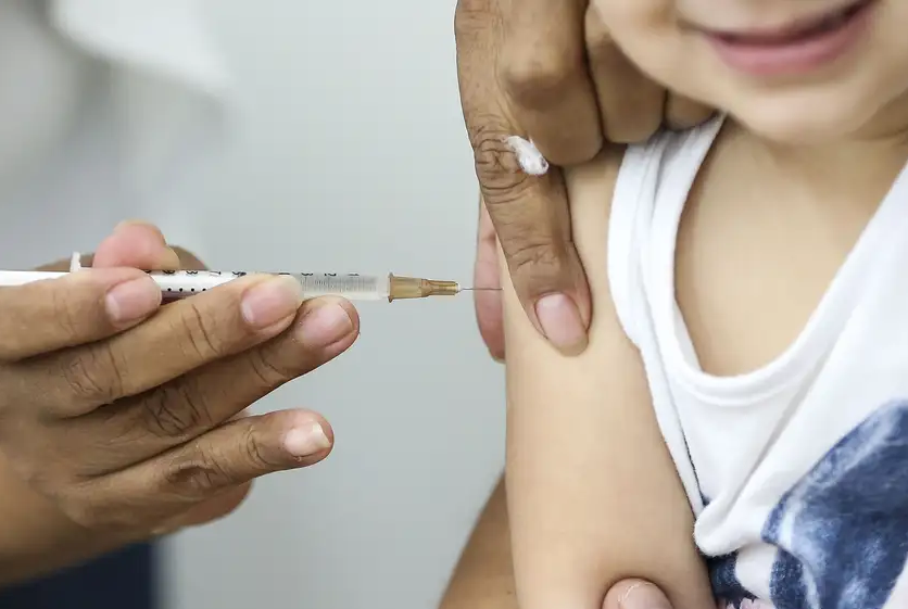 Vacina protege contra a tuberculose, que é uma doença infecciosa e transmissível