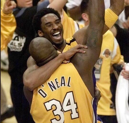 O'Neal e Bryant conquistaram três títulos da NBA consecutivos