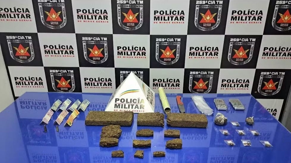 Maconha, munição e dinheiro: adolescente de 17 anos é detido em Pirapora