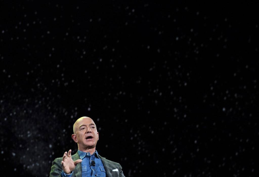 Jeff Bezos diz que vai participar na primeira viagem de turismo espacial da Blue Origin
