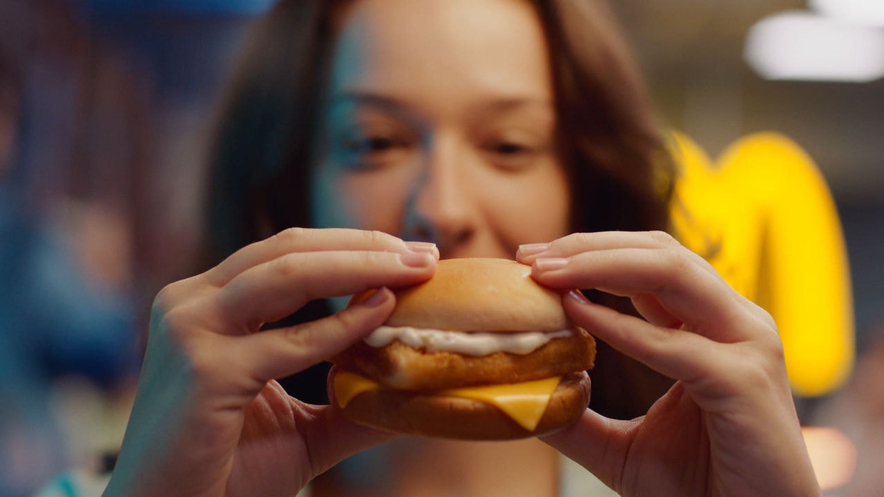 O sanduíche de peixe da rede de fast food McDonalds retornou  após quase cinco anos estando fora do menu