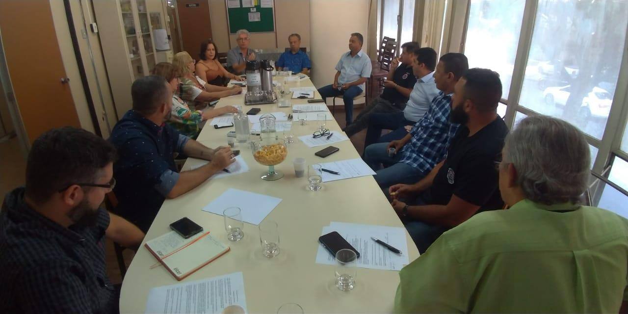 Reunião com representantes da categoria ocorreu na manhã desta segunda-feira (16)