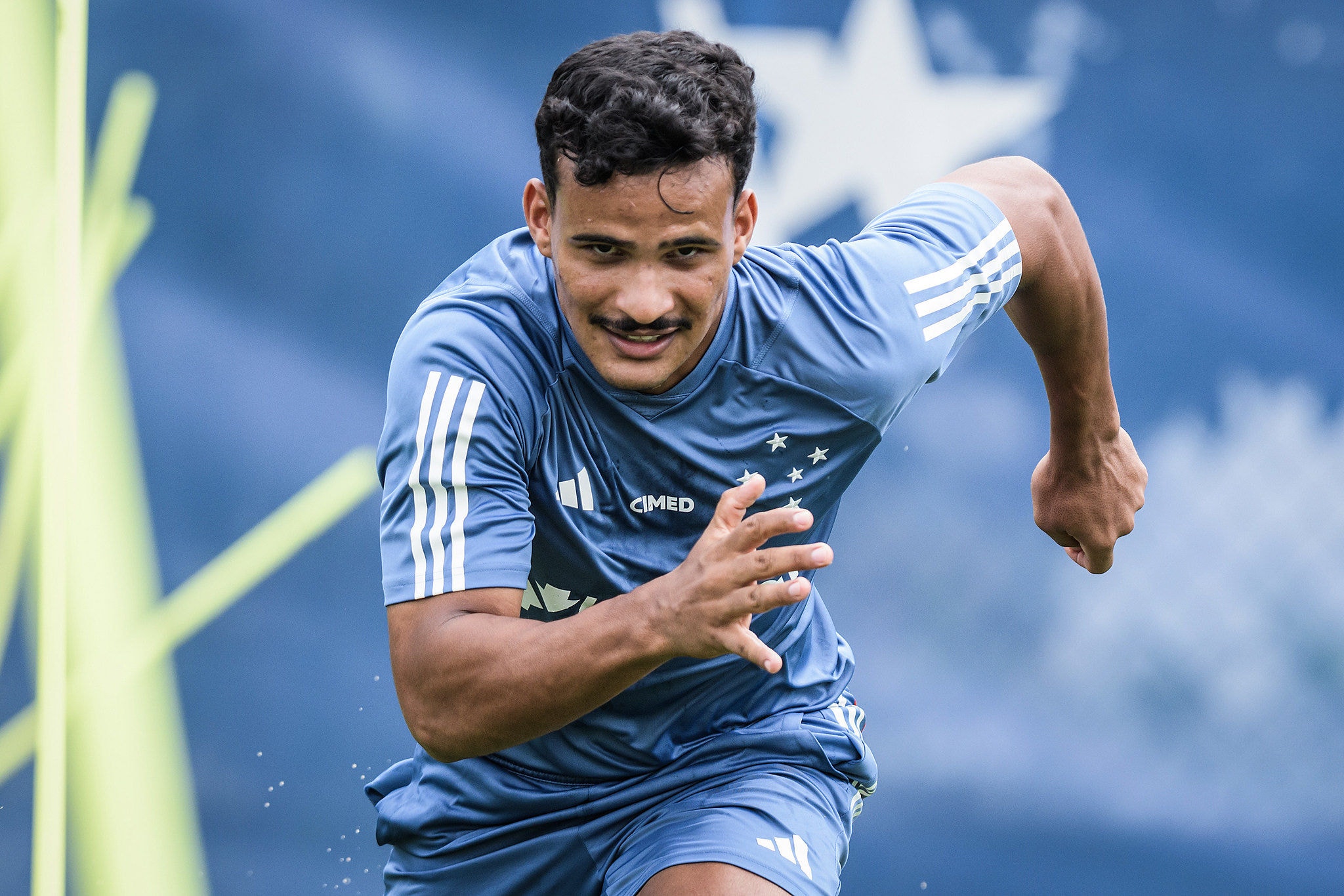 Kaiki Bruno tem contrato com o Cruzeiro até dezembro de 2025