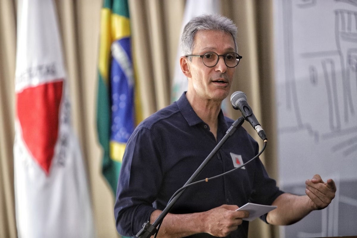 Zema entrega Codemig e Codemge à União e tenta cortar R$ 30 bi da dívida mineira