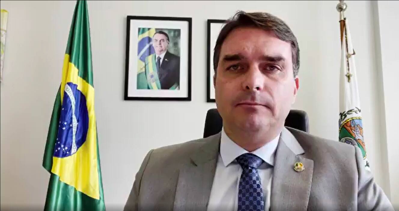 Senador Flávio Bolsonaro diz que 'população olha com nojo pra CPI da Covid'