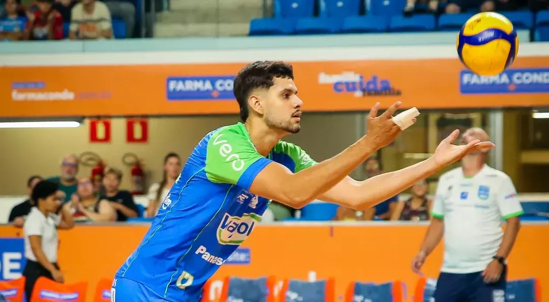 Campeão da Supercopa com o São José-SP, João Victtor Cornelsen é o novo central do MOC Vôlei