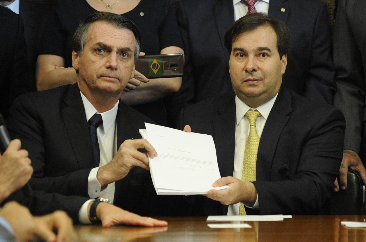 Jair Bolsonaro e Rodrigo Maia juntos durante a entrega do texto da reforma da Previdência