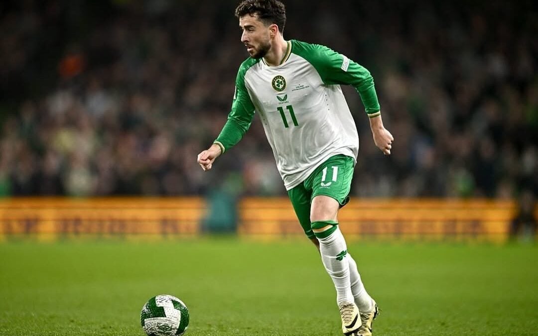Mikey Johnston, provável reforço do Flamengo, em ação pela seleção da Irlanda (Foto: Reprodução/Mikey Jonhston)