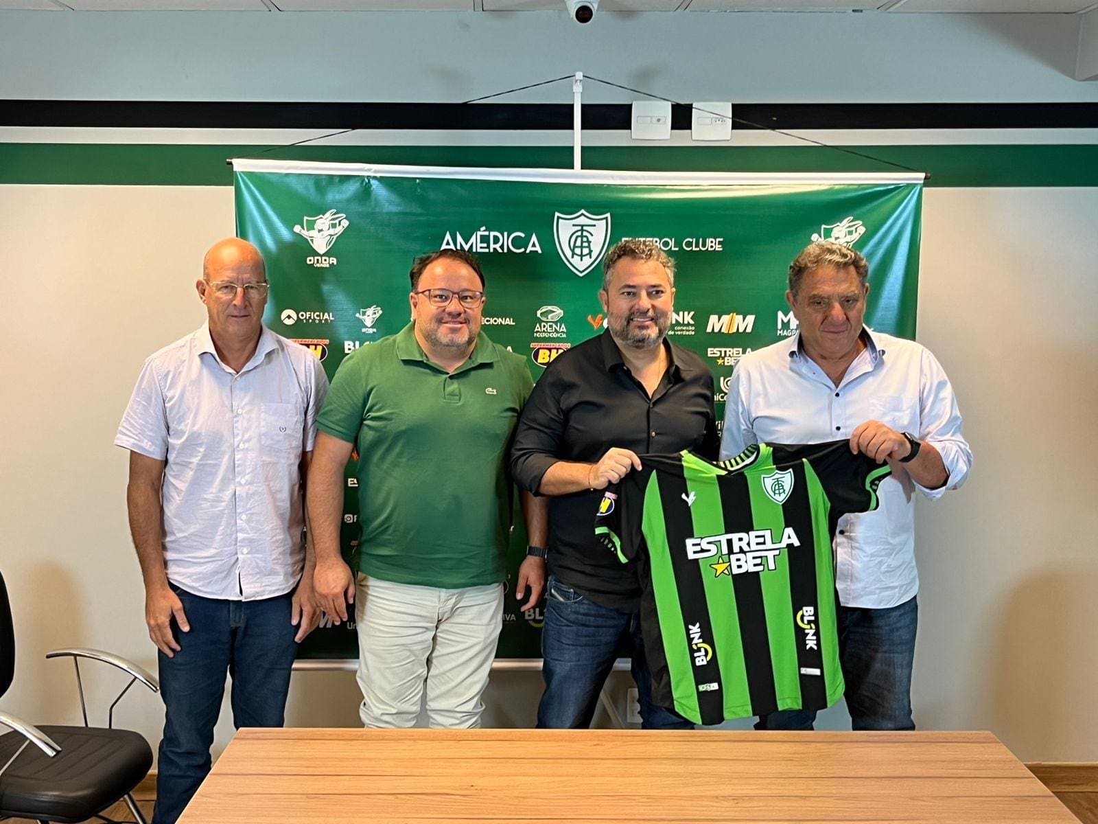 Alexandre Mattos é oficialmente apresentado como novo executivo de futebol do América