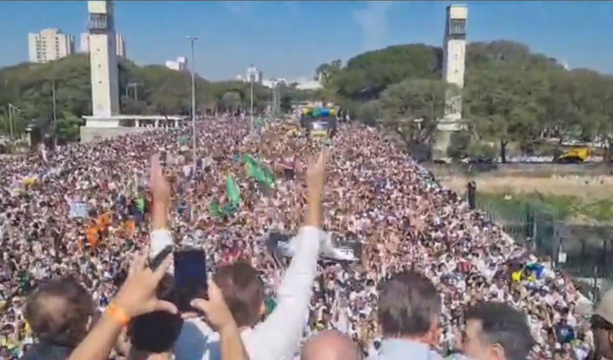 Bolsonaro reclamou de gesto de L de Lula em sua chegada à Marcha para Jesus em São Paulo