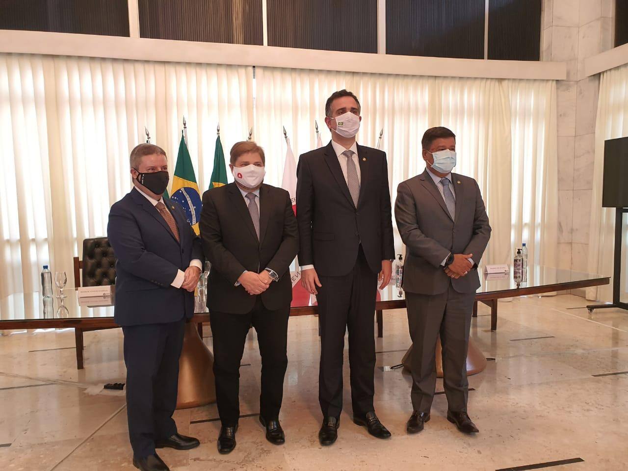 Senadores Antonio Anastasia, Rodrigo Pacheco e Carlos Viana com Agostinho Patrus, presidente da ALMG (2º da es. para dir.)
