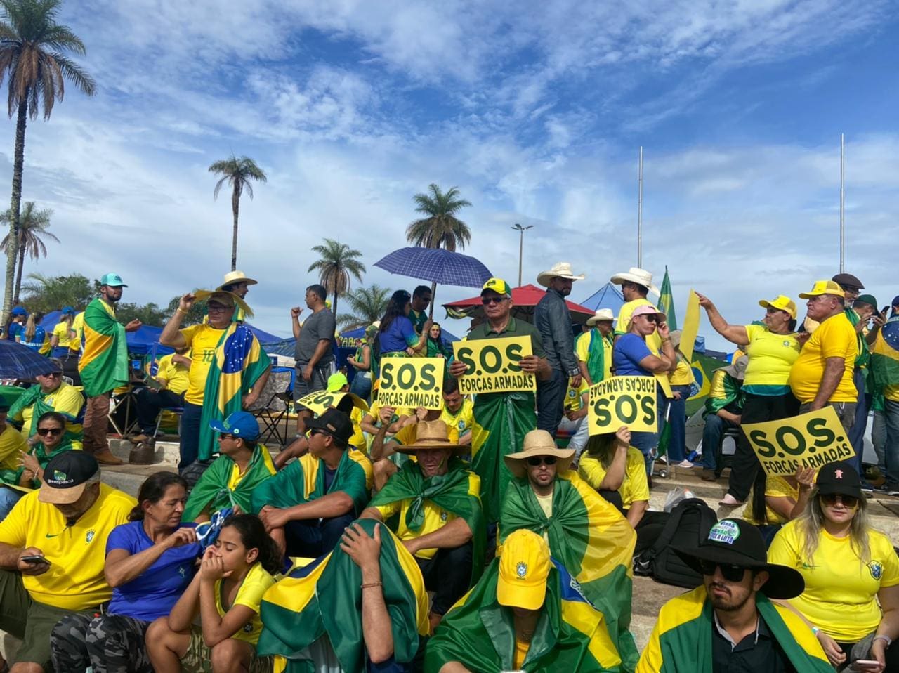 Apoiadores do presidente Jair Bolsonaro (PL) pedem intervenção militar em ato em Brasília (DF); veja fotos
