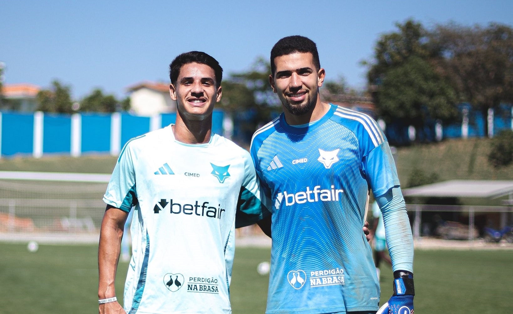 Os dois jogadores já atuaram na equipe principal
