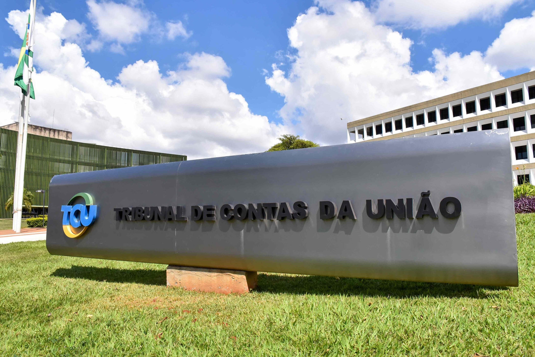 O Sindicato dos Servidores do Poder Legislativo Federal e do Tribunal de Contas da União (Sindilegis) informou que mais de 400 servidores receberam a primeira parcela do penduricalho nesta semana