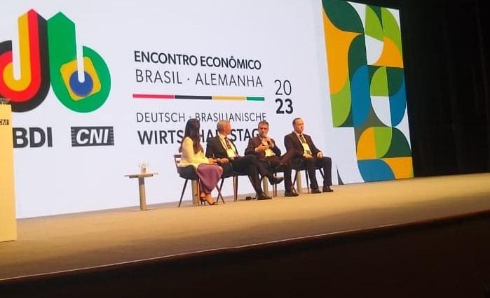 O diretor de produtos da Totvs, Eduardo Pires da Silva, fala ao público durante o 39º Encontro Econômico Brasil-Alemanha 2023 no Minascentro, em Belo Horizonte