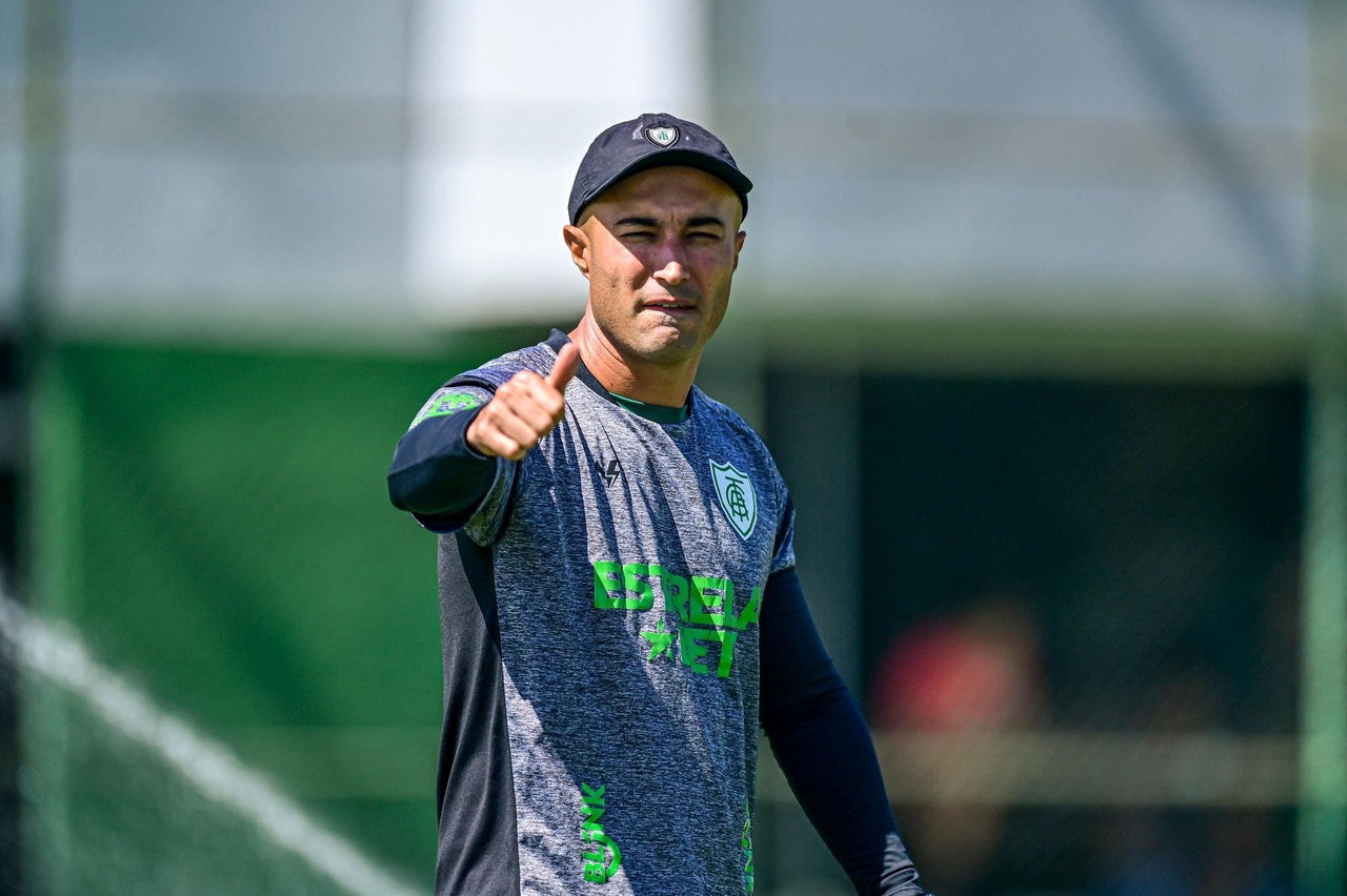 Técnico Cauan de Almeida comandou nesta segunda (22) mais uma atividade no CT Lanna Drumond