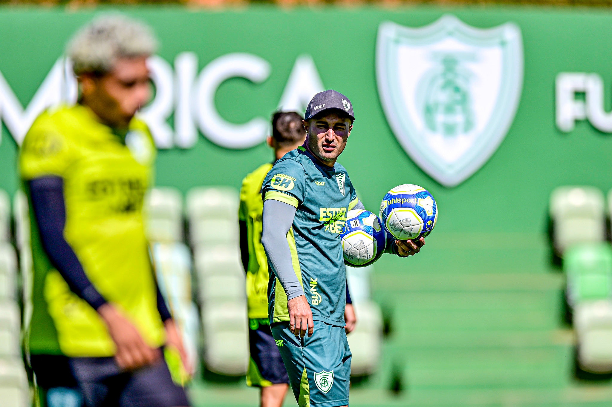 Técnico Cauan de Almeida "quebra a cabeça" para escalar o América na sequência da temporada