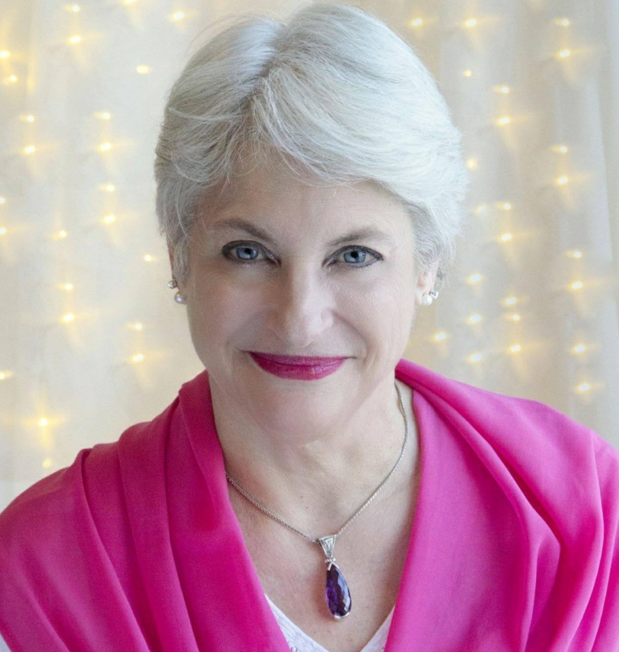 Catherine Ann Clemett é escritora e editora