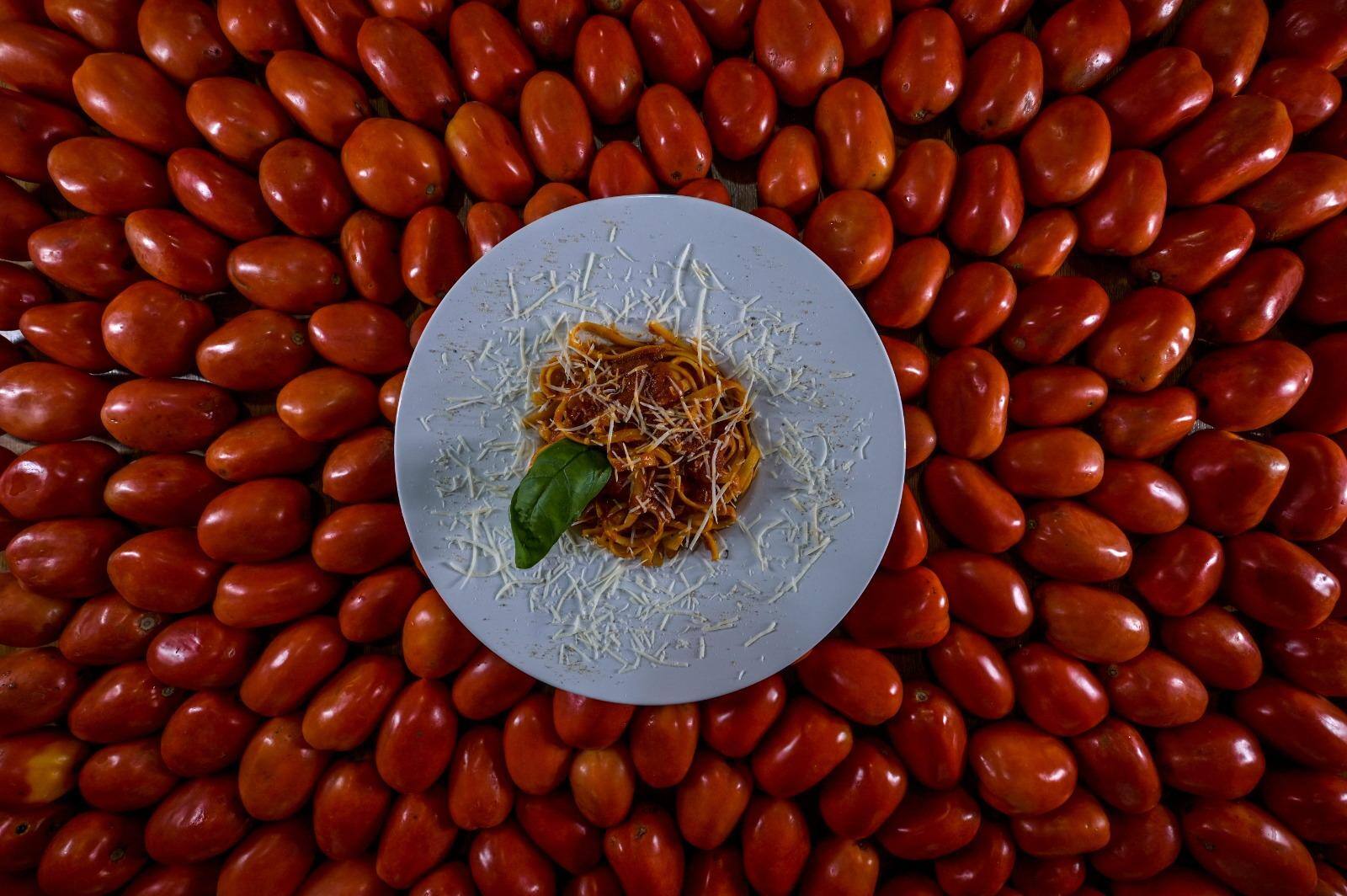 Molho de tomate assados, ensinado pelo chef Eduardo Maya, é ideal para acompanhar massas diversas 