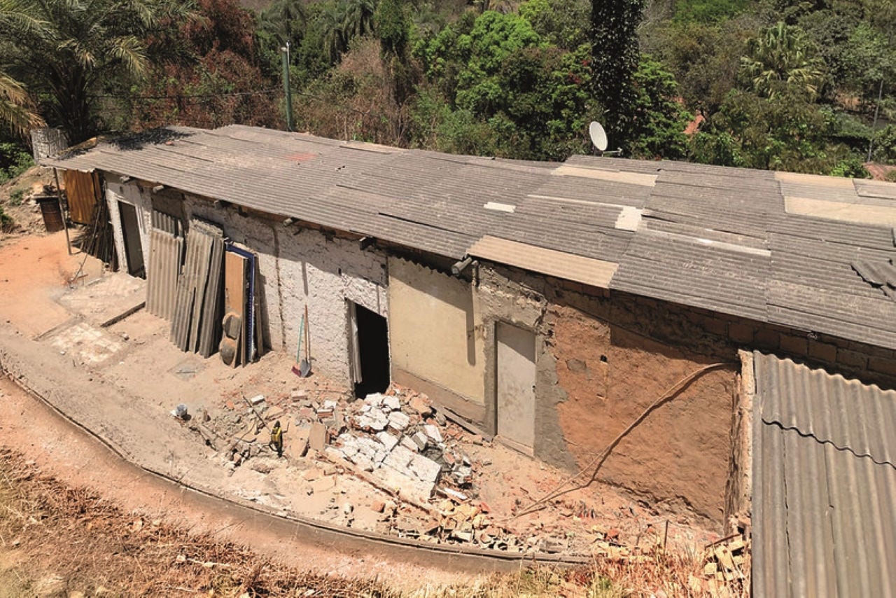 Edificação do Manzo Ngunzo Kaiango antes das intervenções