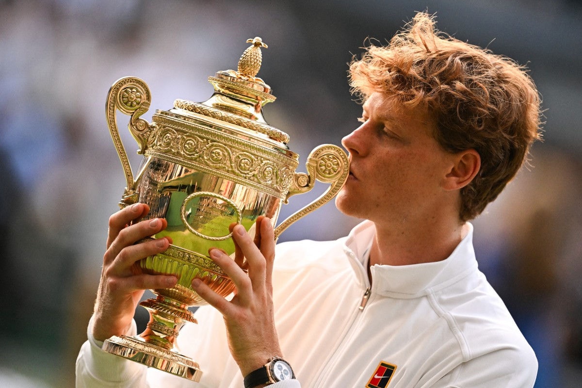 Italiano Jannik Sinner comemora título em Wimbledon