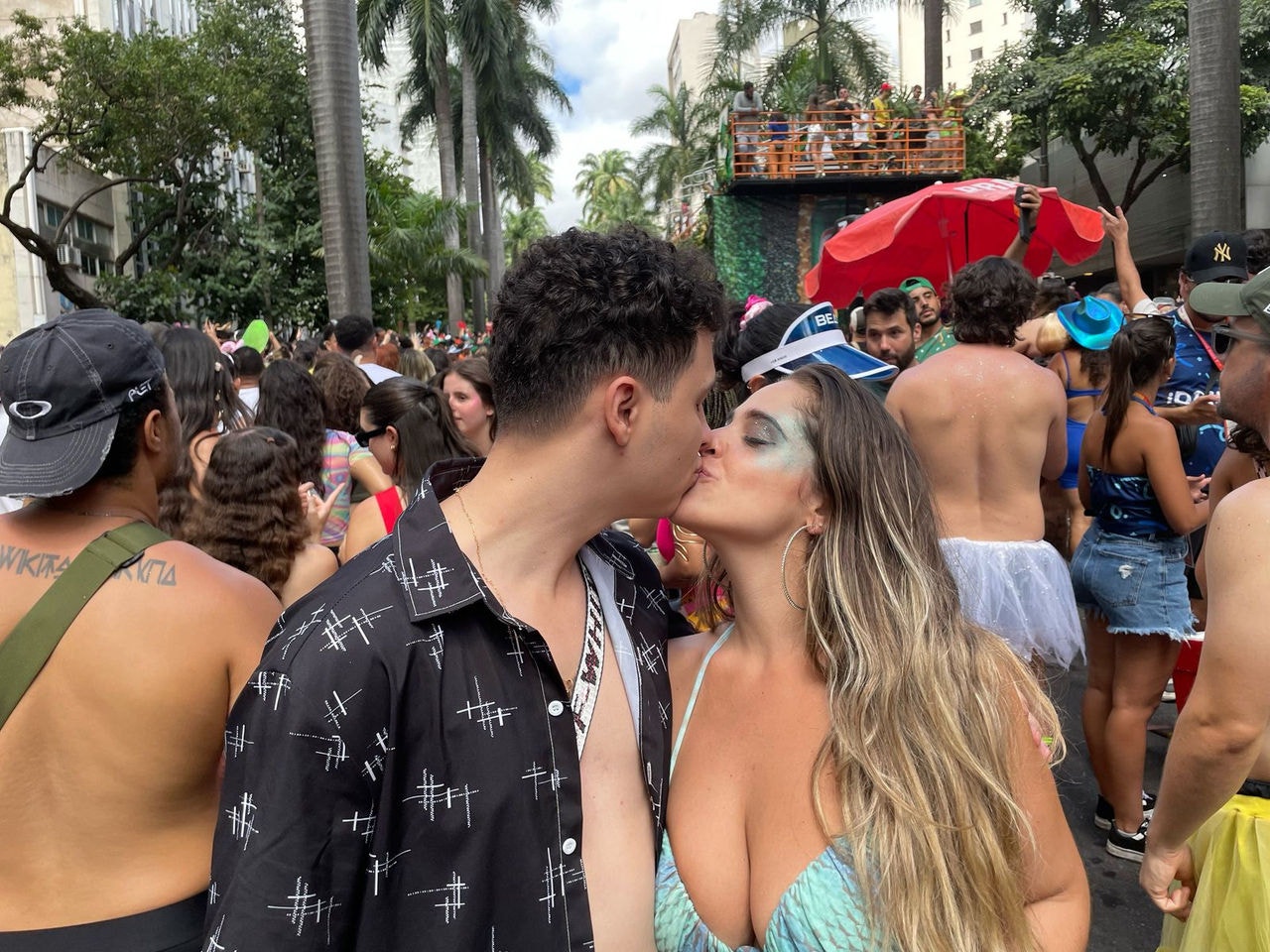 Sophia e Jonathan celebram um ano de namoro no 'Lagum na Avenida'