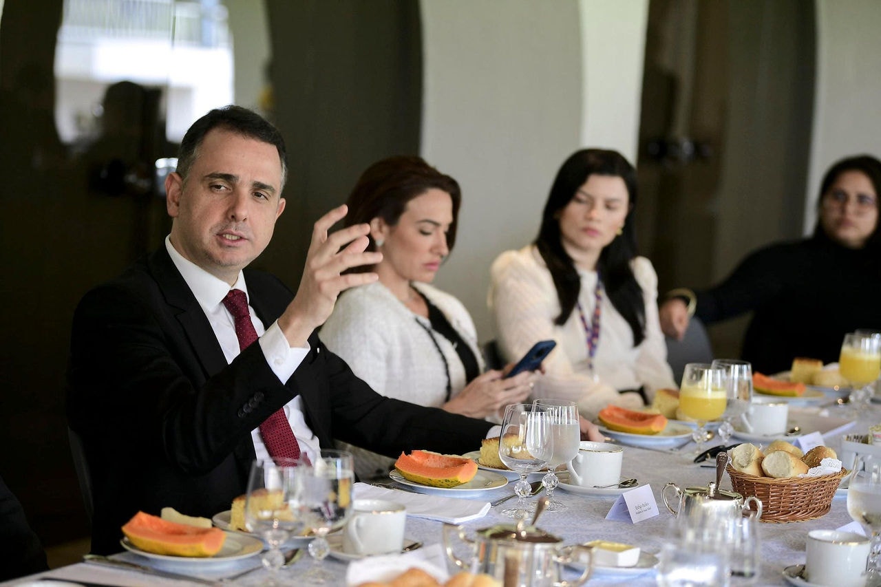 Presidente do Senado Federal, Rodrigo Pacheco (PSD-MG), promove café da manhã com jornalistas, na Residência Oficial