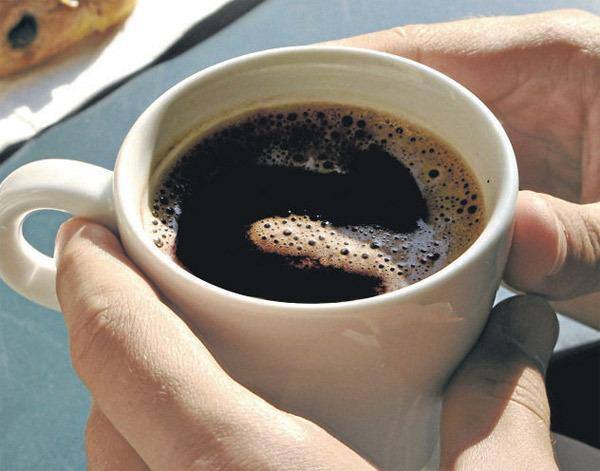 A borra do café absorve parte de um gás que causa o mau cheiro