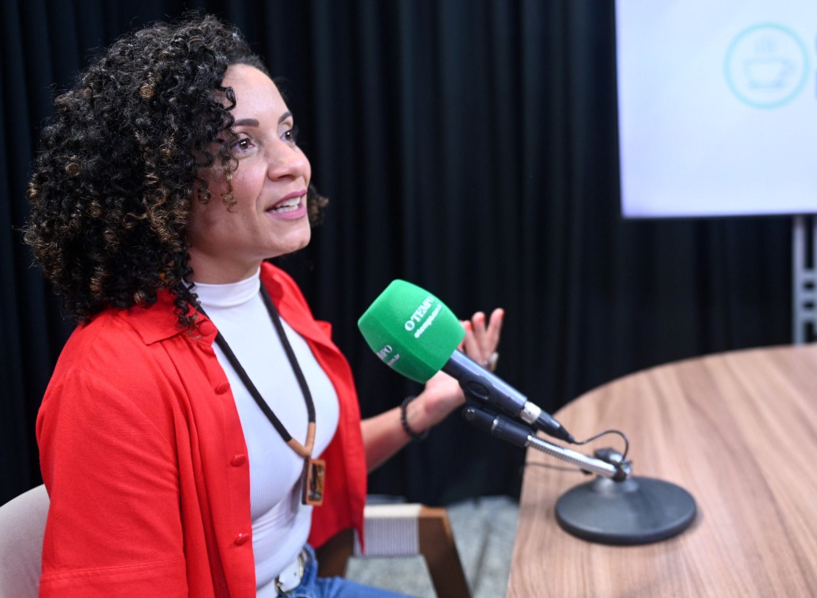 Café com política com Adriana Souza (PT), vereadora de Contagem e aliada da prefeita Marília (PT)