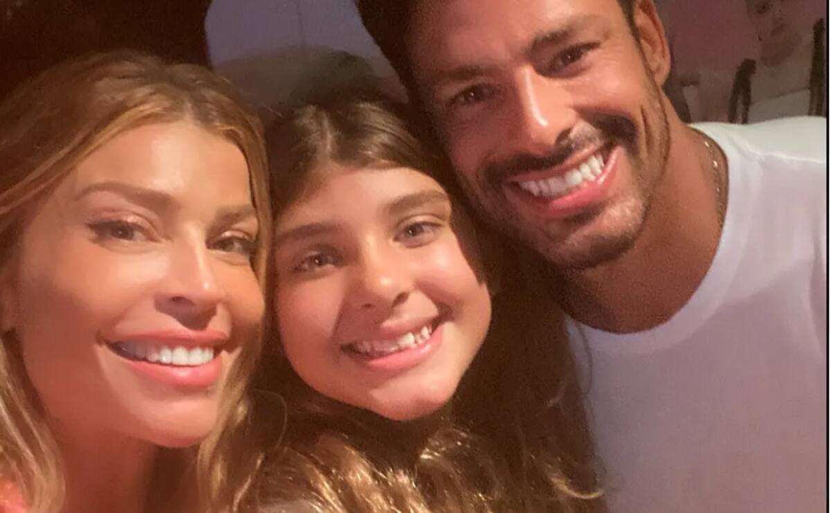 Grazi Massafera e Cauã Reymond com a filha Sofia