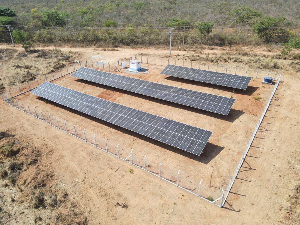 Placas de energia solar Placas de energia solar na fazenda Santa Hipólito, em Patis, em Minas