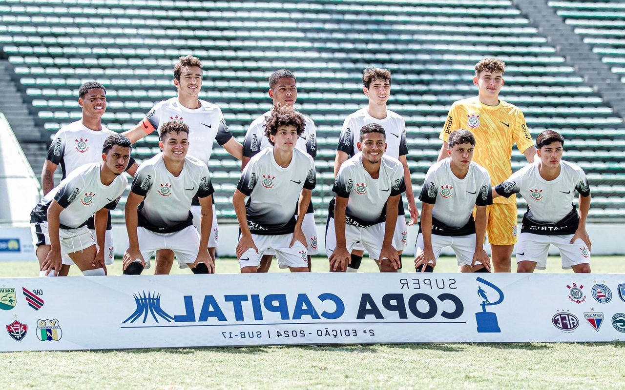 Lateral tinha contrato até o meio do ano que vem com o Corinthians (Foto: Divulgação)