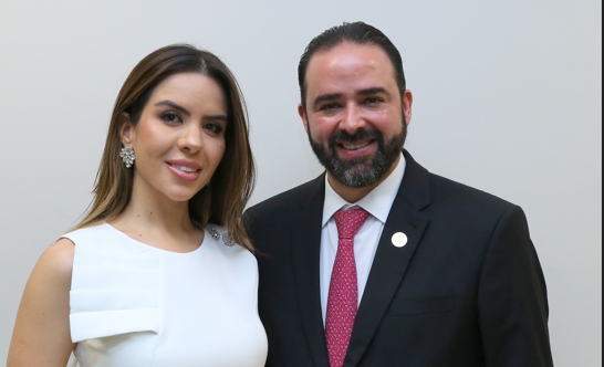 Lara Maria Alcântara e Sérgio Leonardo, presidente da OAB-MG, em recente homenagem na Câmara Municipal de Belo Horizonte.
