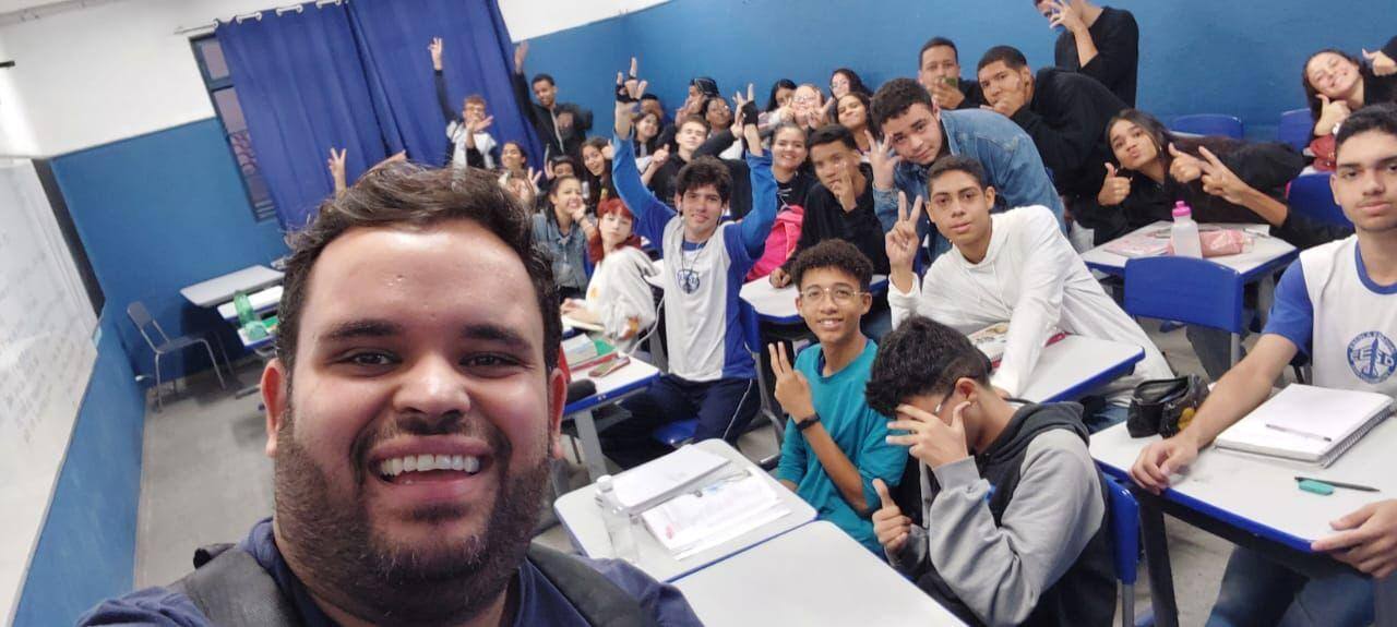 Michel é candidato do grupo Puxadinho, no BBB24, e dava aulas em uma escola pública de Venda Nova