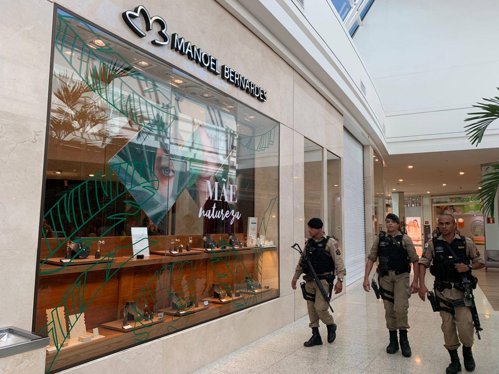 Policiais ainda circulam pelo BH Shopping após assalto na joalheria Manoel Bernardes