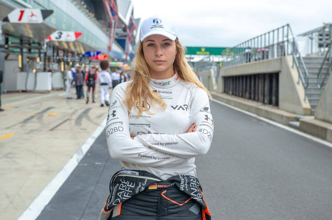 Piloto alemã sofre acidente impressionante em GP de Macau da F3; veja
