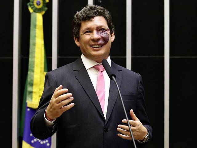 Na imagem, o líder do PT na Câmara dos Deputados, Reginaldo Lopes