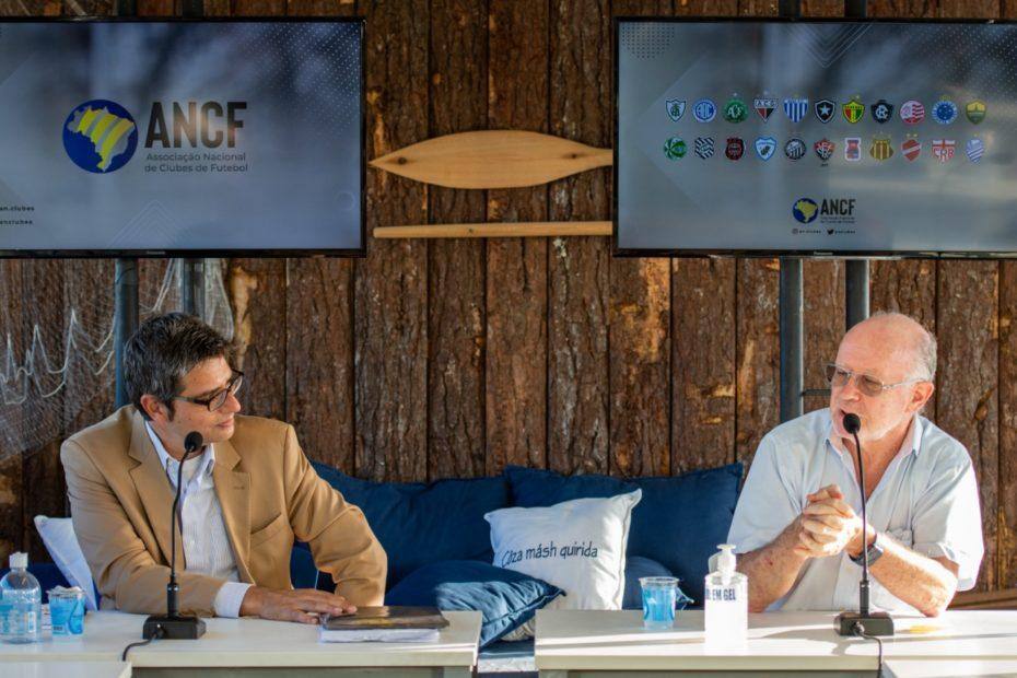 Reunião da Associação Nacional de Clubes de Futebol com a presença do presidente José Francisco Battistotti
