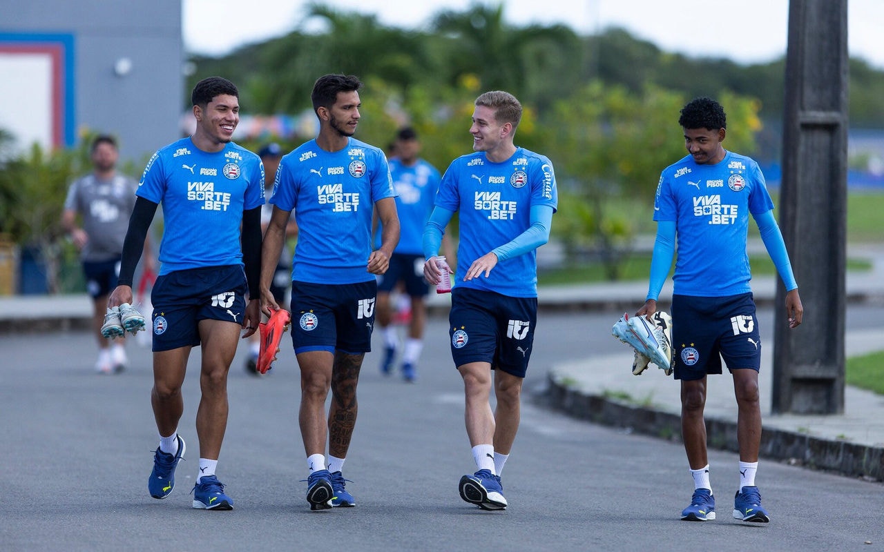 Zé Guilherme, Kauã Davi, Jota e Vitinho na Cidade Tricolor (Foto: Rafael Rodrigues / EC Bahia)