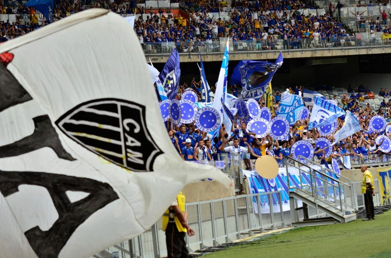 Vítima afirmou ser da Galoucura, torcida do Atlético, enquanto motorista de app disse ser da Máfia Azul, torcida do Cruzeiro