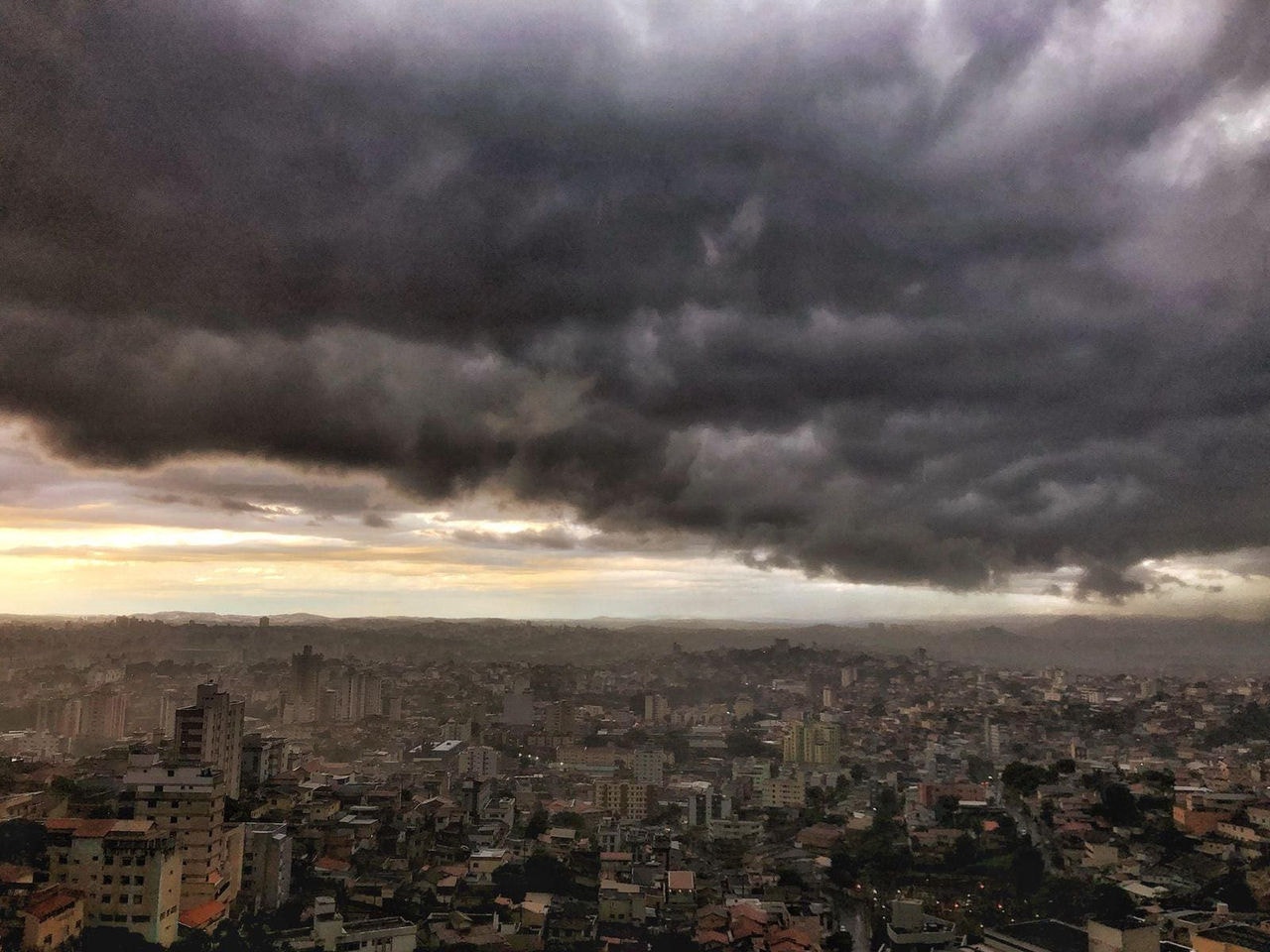 tempo nublado em BH