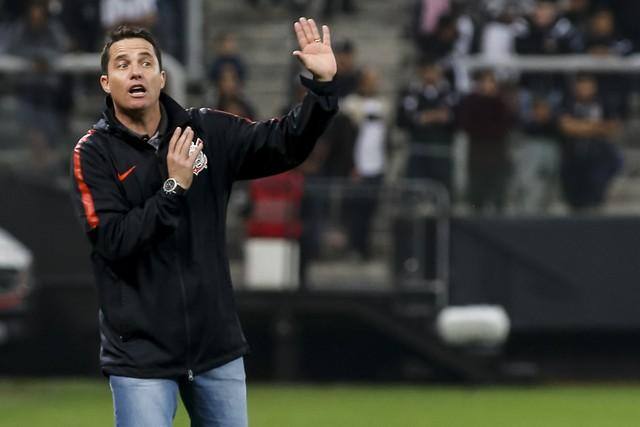 Osmar Loss escondeu a escalação do Corinthians para o jogo contra o Colo-Colo, pela Copa Libertadores da América